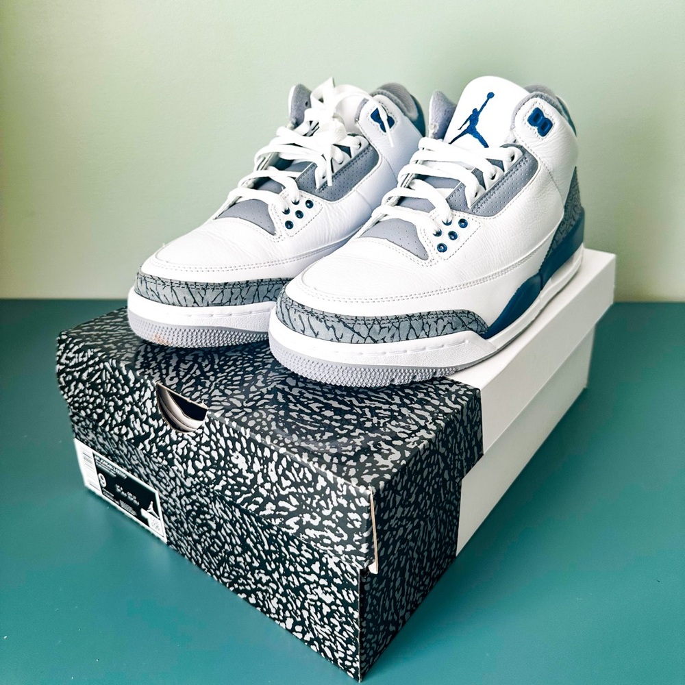 Air Jordan 3 Retro shoes in white/midnight navy. Men’s size 9.